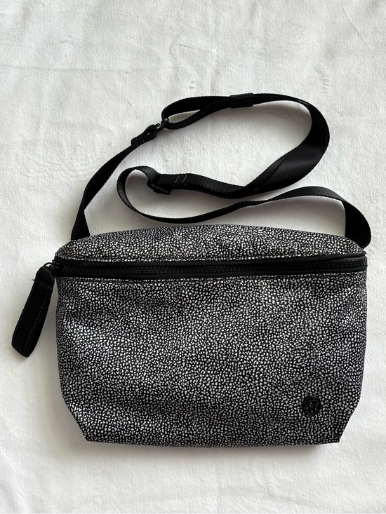 lululemon athletica Handbags - Lululemon Go Lightly Belt Bag Chakra Print Alpine White Black EUC